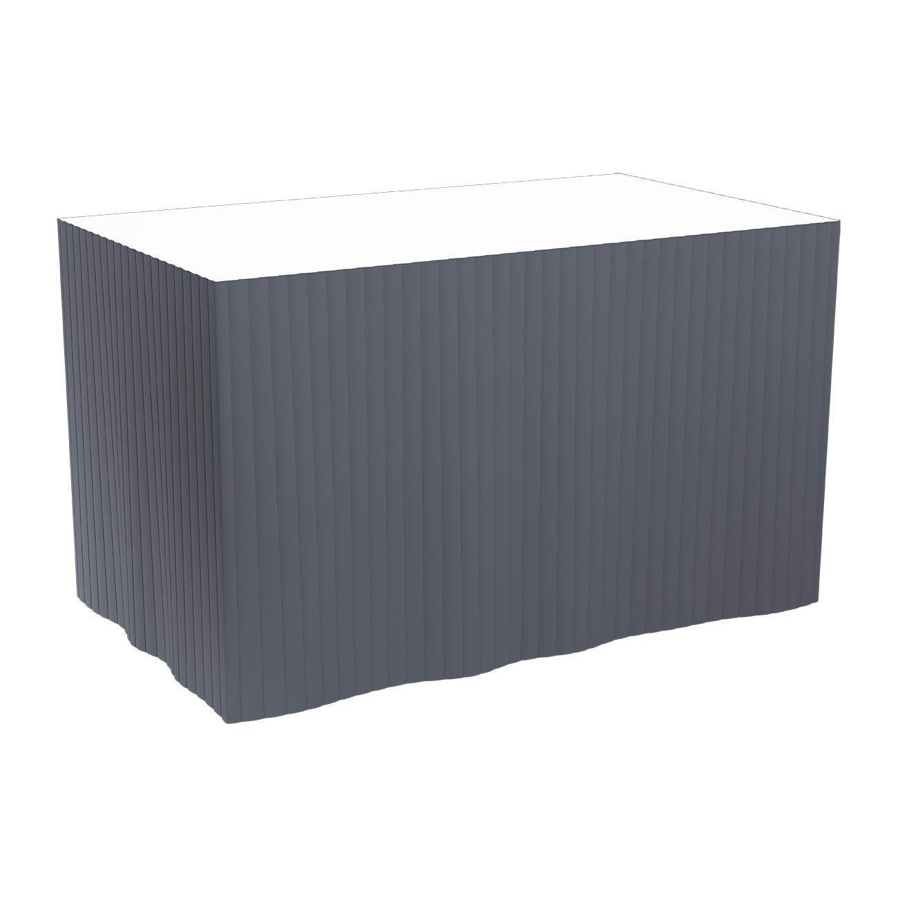 Svart dukkjol i dunicel material, mått 0,72x4 meter