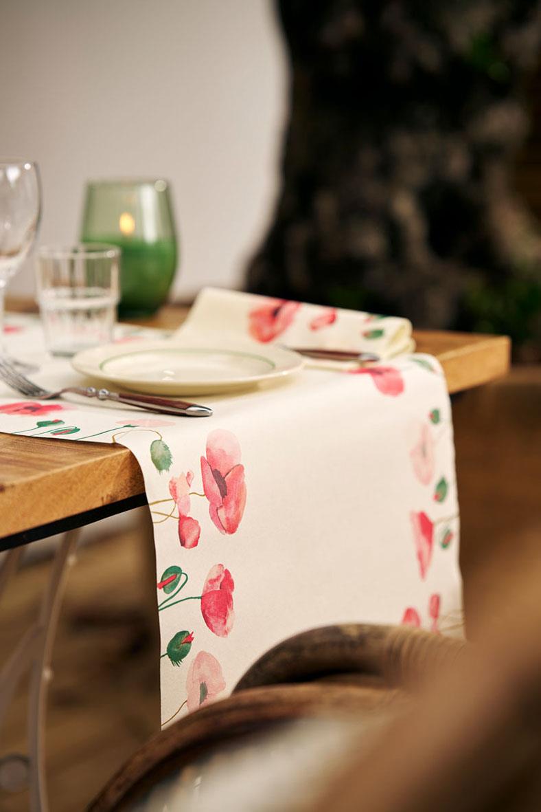 Vepa Duni Dunicel Poppy Charm borddukning med blomsterdesign på duk