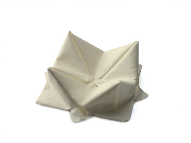 Servett Duni 3-lag Vanilj 33x33cm i en knuten form