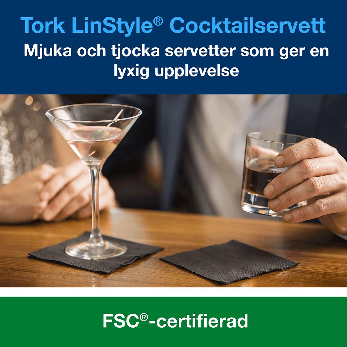 Svarta servetter LinStyle Cocktail 24x24cm på bord med drinkar