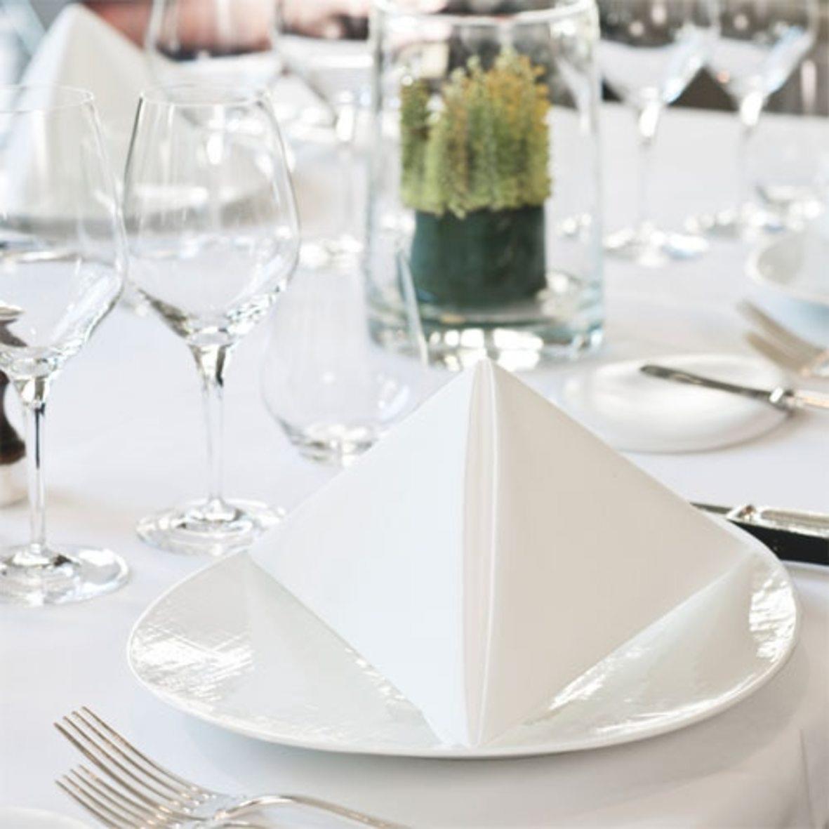 Servett Tork Linstyle 1/4-vikt Vit 39x39cm viktlös vit servett på dukning