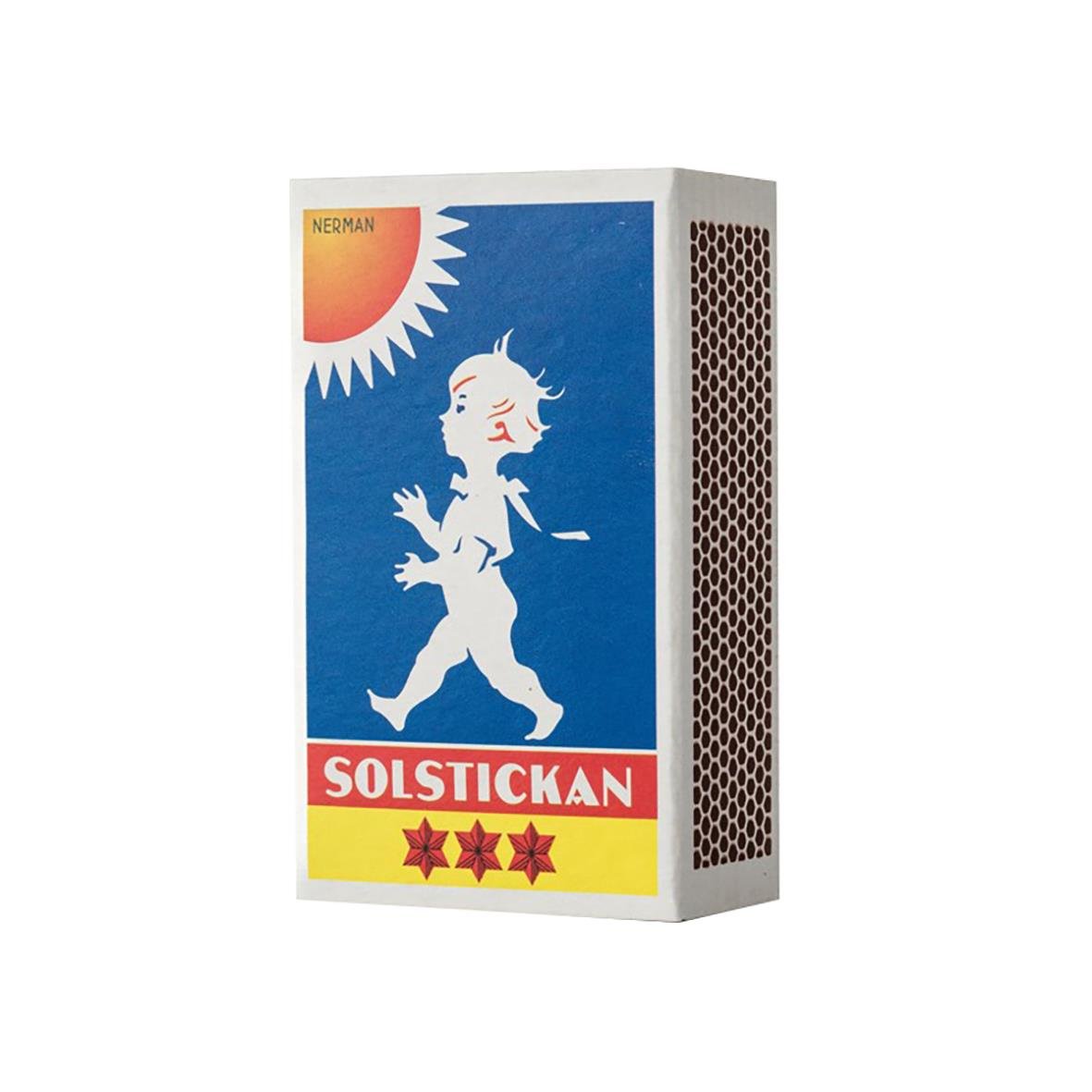 Tändsticksask med blå bakgrund och en sol, visar en tecknad figur som går, märkning Solstickan och tre stjärnor