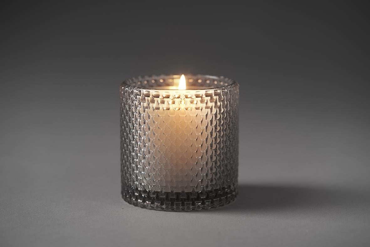 Ljuslykta Duni Glas Calm Dusk 80x80mm med tänd ljus inuti