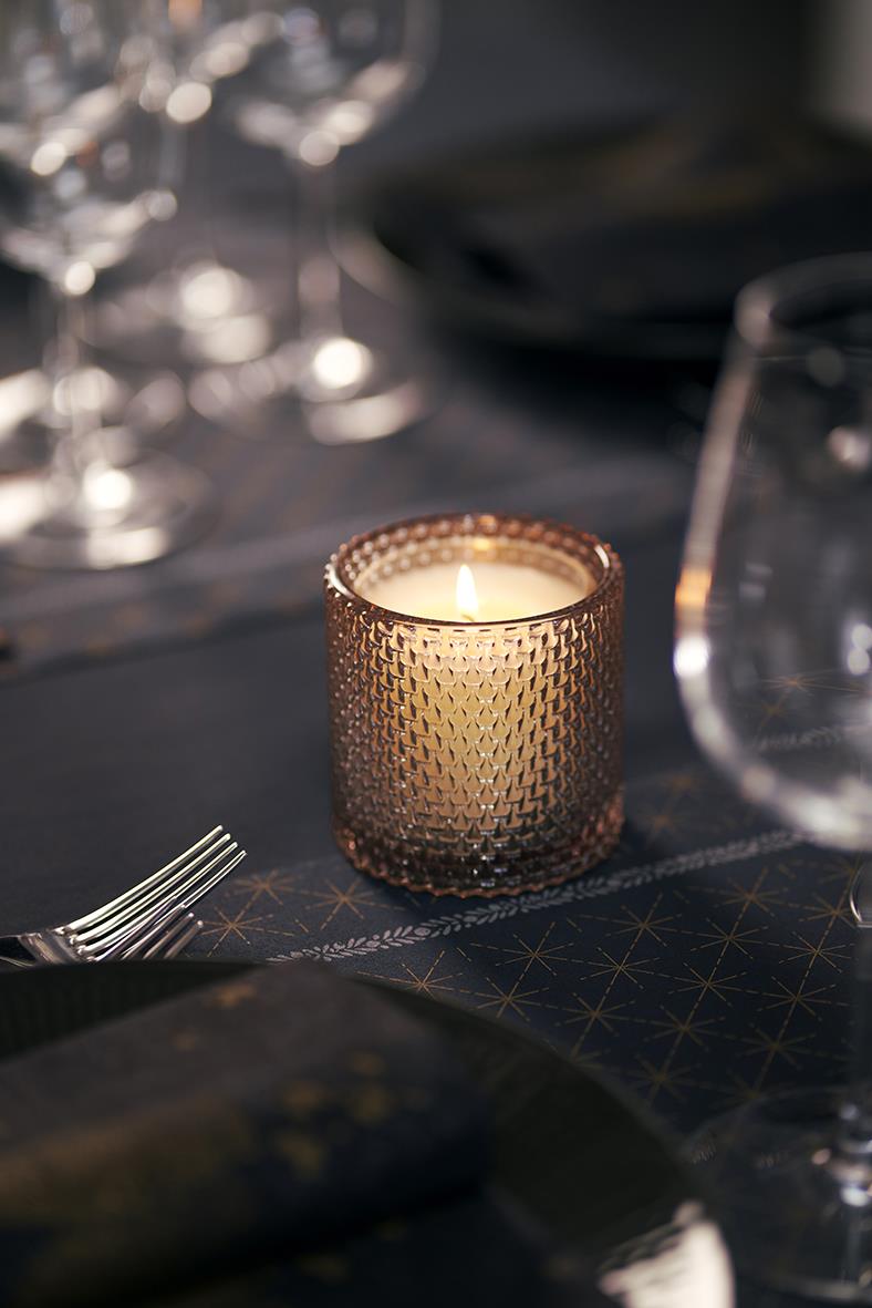 Ljuslykta Duni Glas Calm Dusk 80x80mm på dukning med glas och bestick