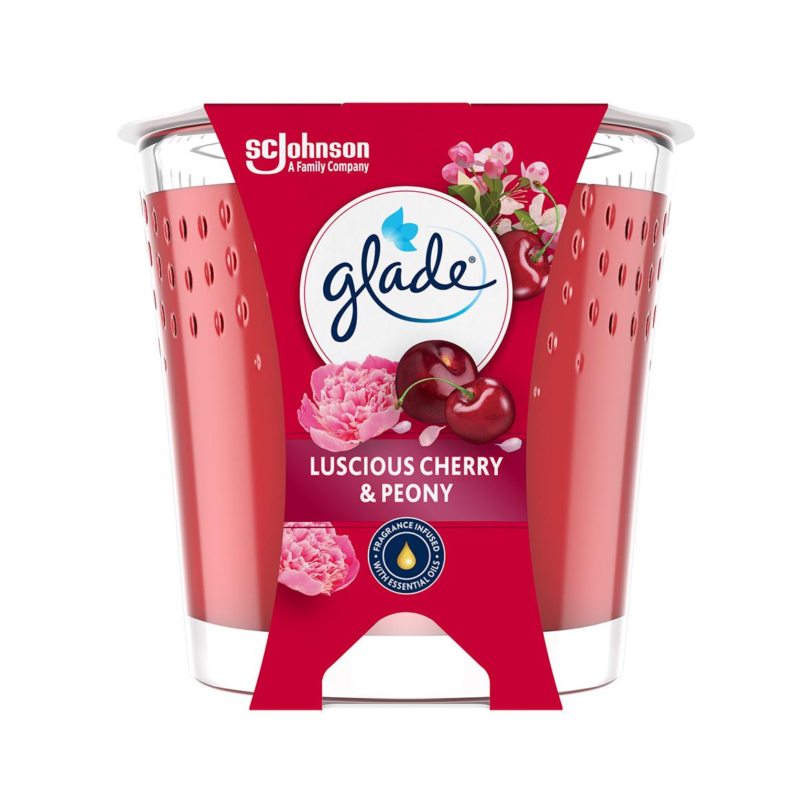 Doftljus Glade Cherry & Peony 112g med körsbärs- och piondoft i glasbehållare