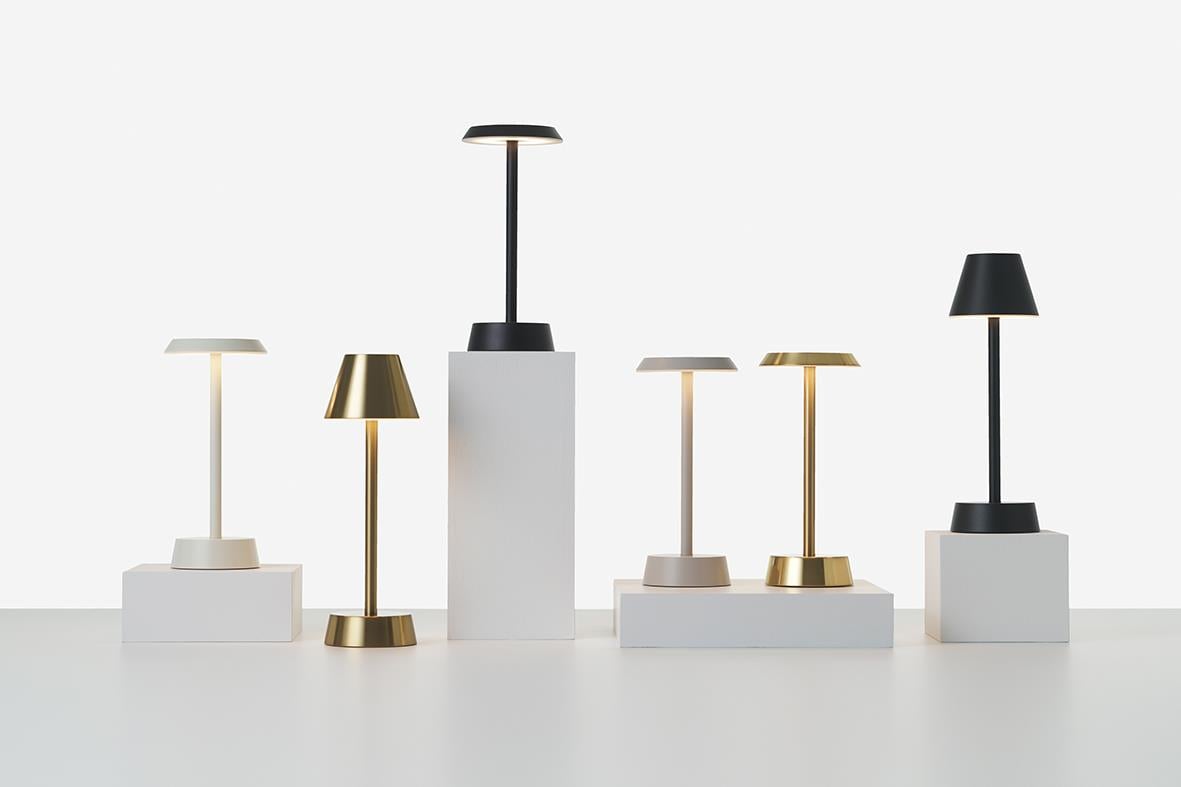 Bordslampor i olika färger och storlekar med modern design