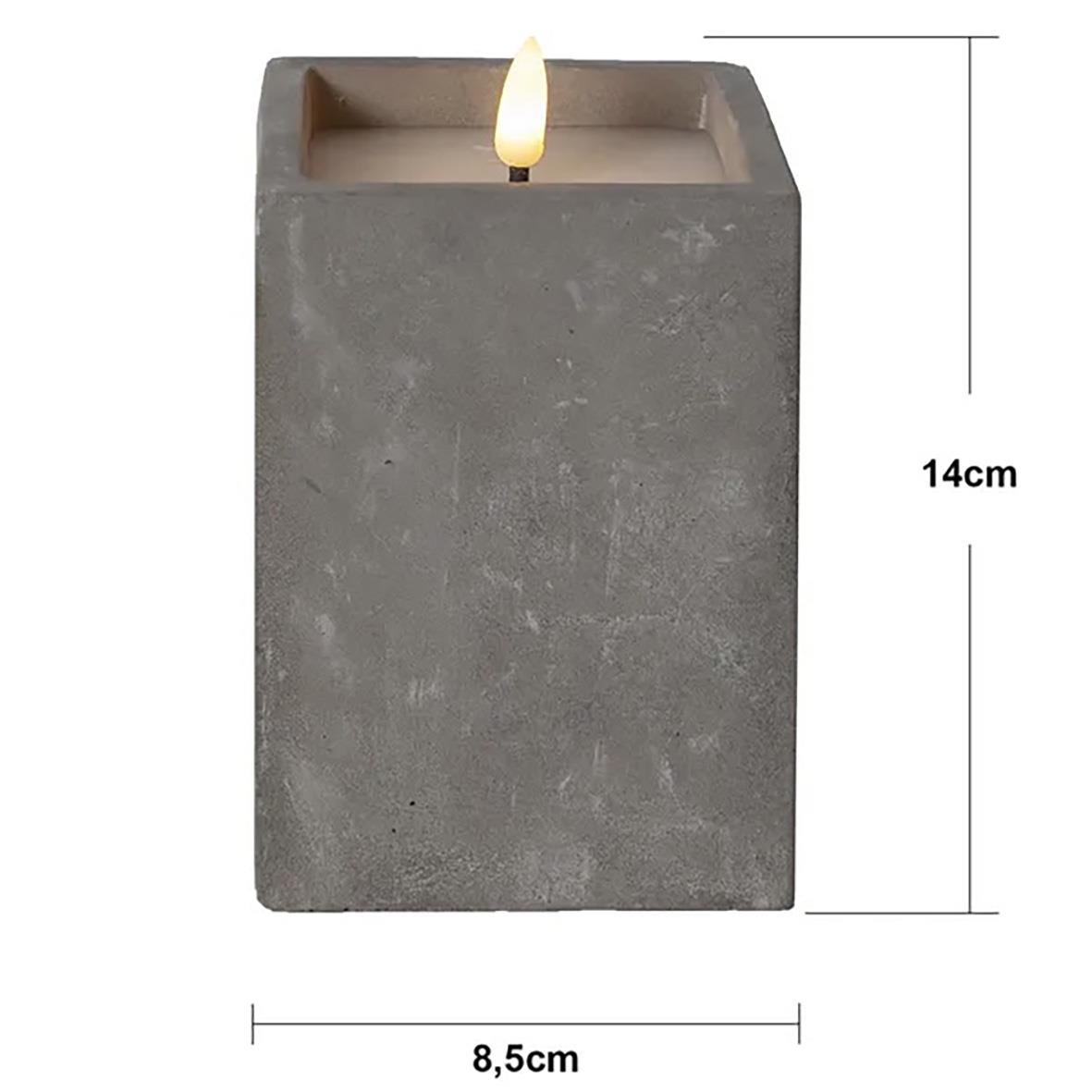 Grå blockljus med LED-flamma från Star Trading, höjd 14,5 cm och bredd 8,5 cm, i cementliknande design