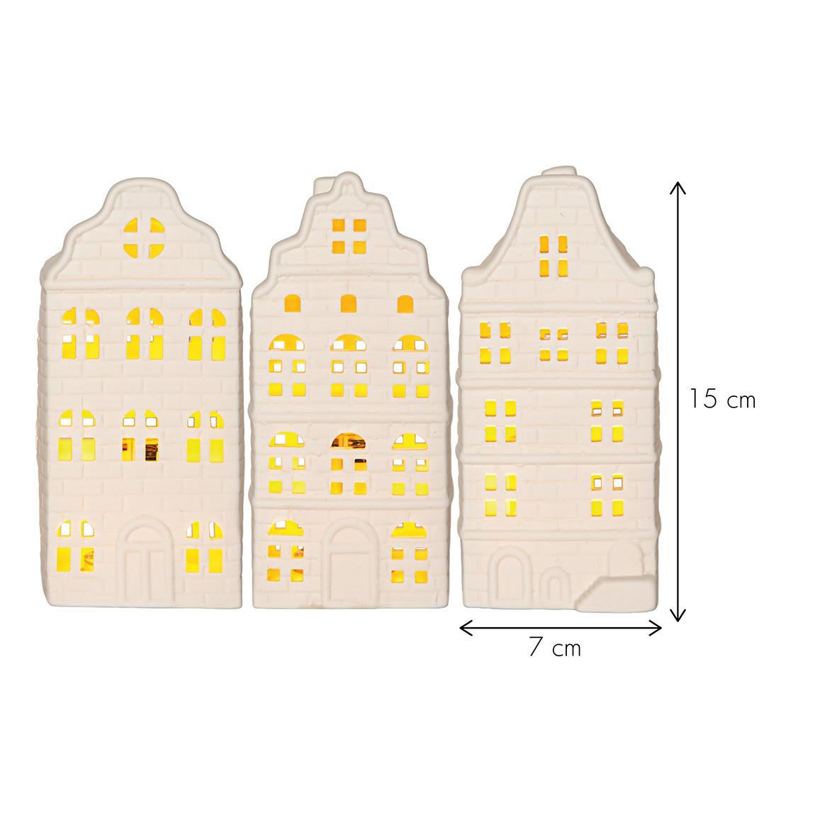 Vit inomhusdekoration i form av tre hus med fönster och ljus som lyser igenom, 15 cm hög