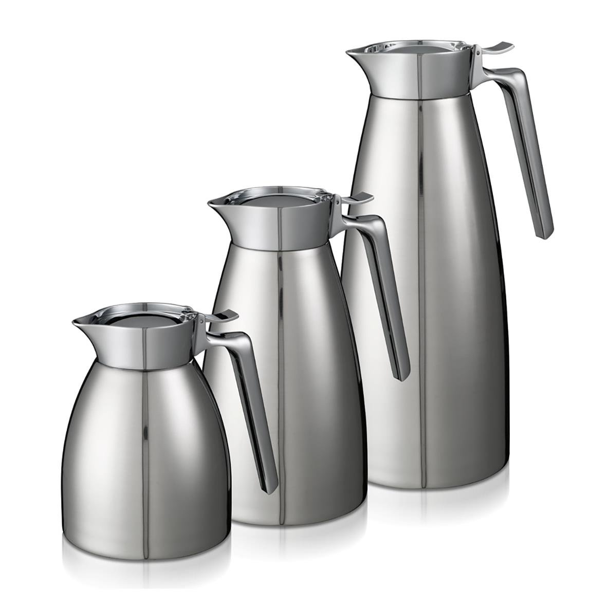 Tre rostfria serveringskannor i olika storlekar, Q-line 600ml