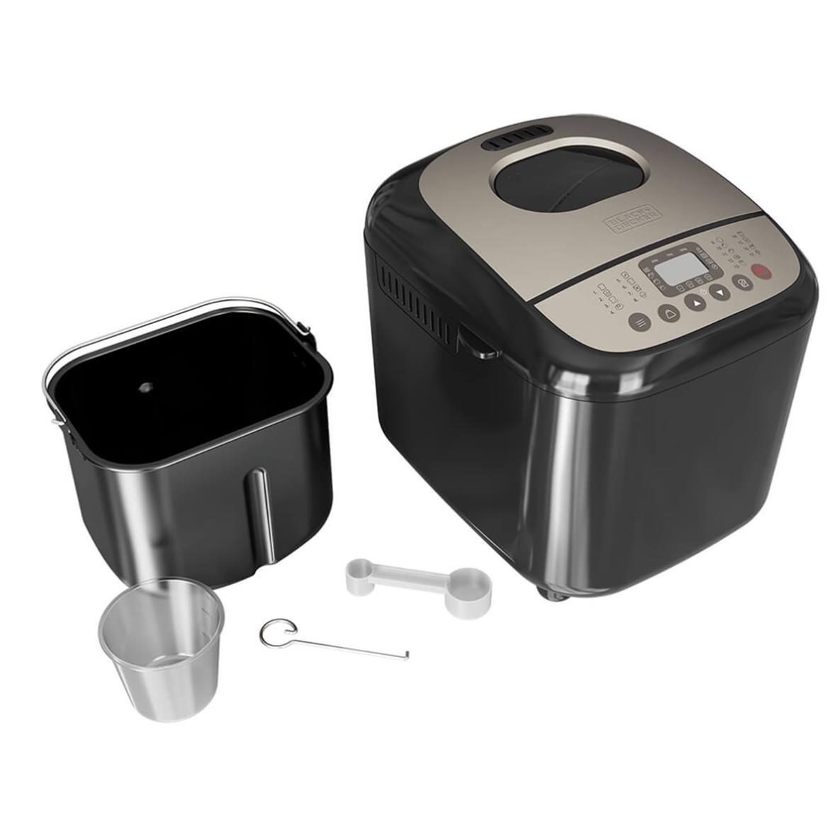 Svart bakmaskin från Black+Decker med 600W, inklusive måttkopp och sked