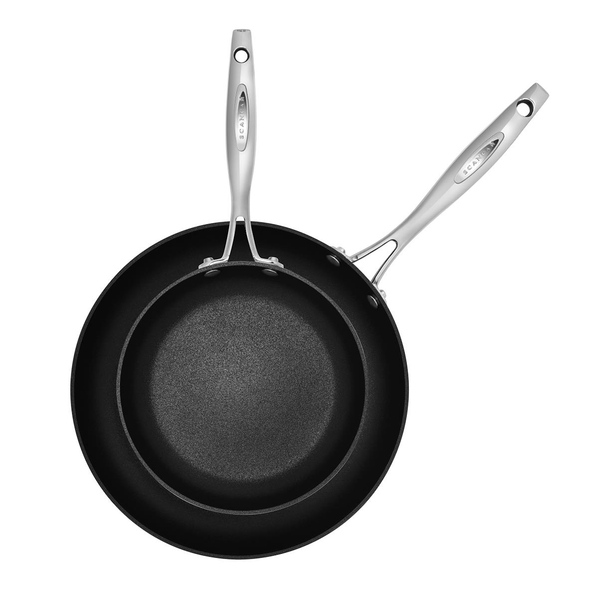 Stekpanneset Scanpan HaptIQ Ø28+20cm med svart non-stick yta och ergonomiska handtag