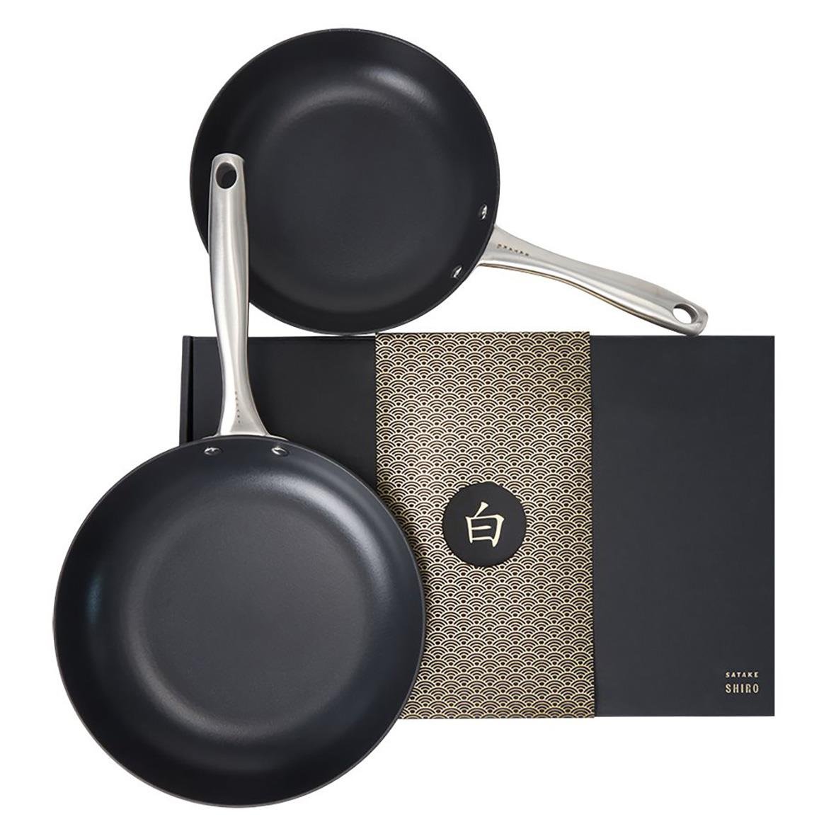 Satake Shiro stekpannor Ø24 och 28cm, svart med silverhandtag, i presentförpackning