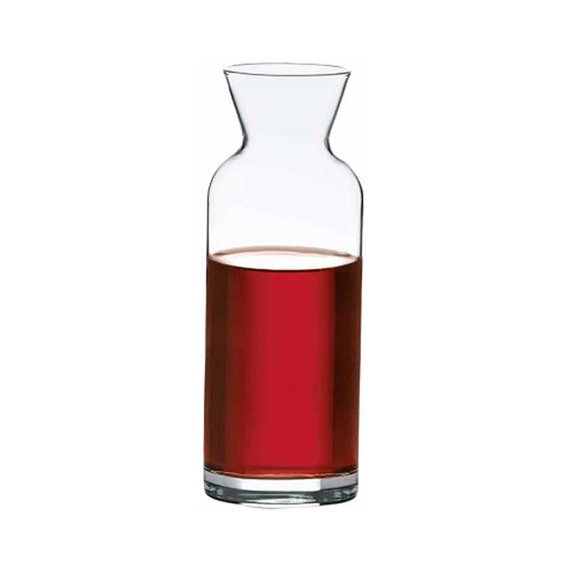 Karaff av glas med kapacitet på 1 liter och måtten Ø80x203mm, fylld med röd vätska