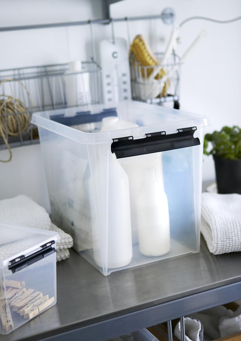 Transparent förvaringslåda med lock och handtag, 13L, på köksbänk