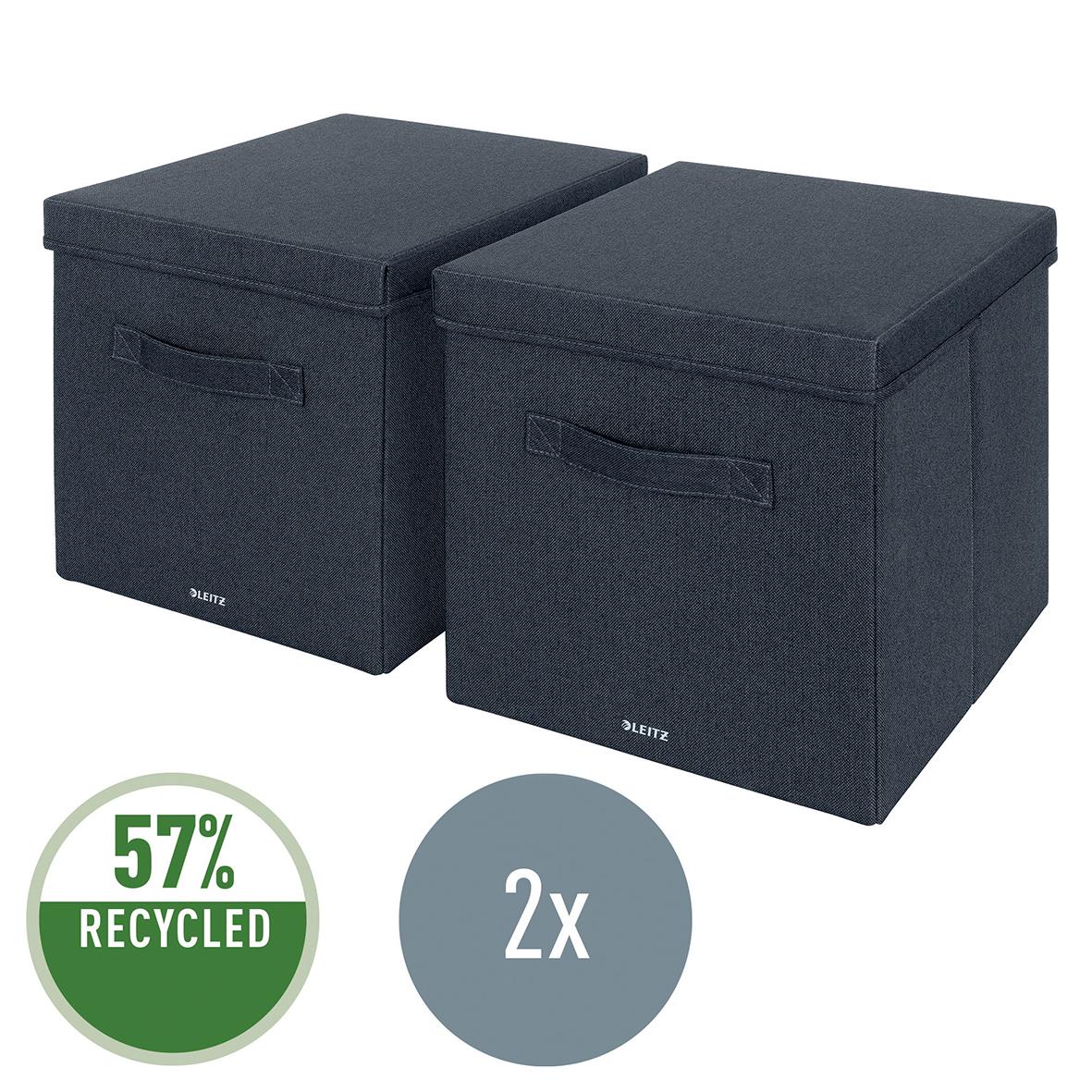 Två grå tygklädda förvaringslådor med lock och handtag, mått 330x325x380mm, tillverkade av återvunnet material
