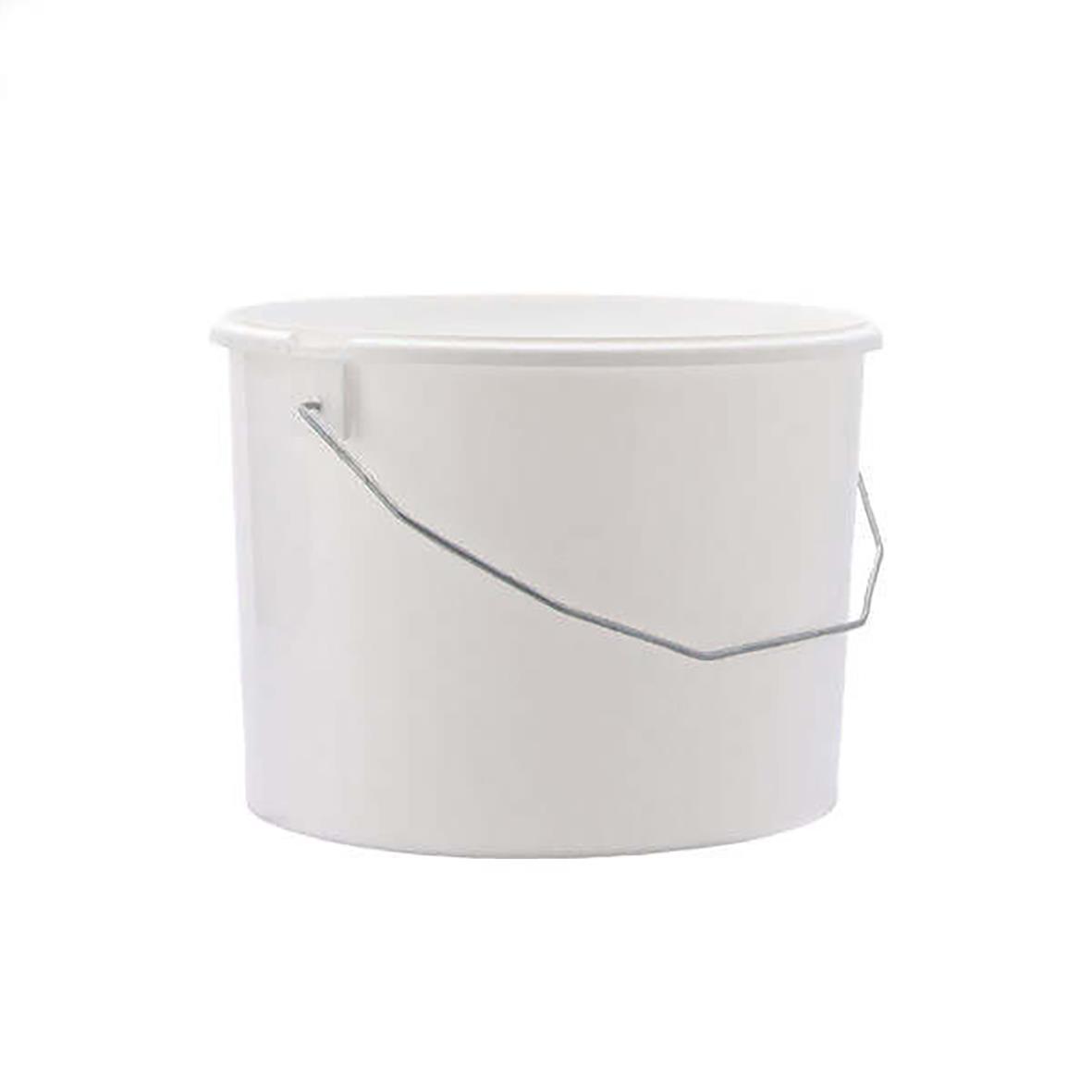 Vit hink med 4,8 liter kapacitet och metallhandtag