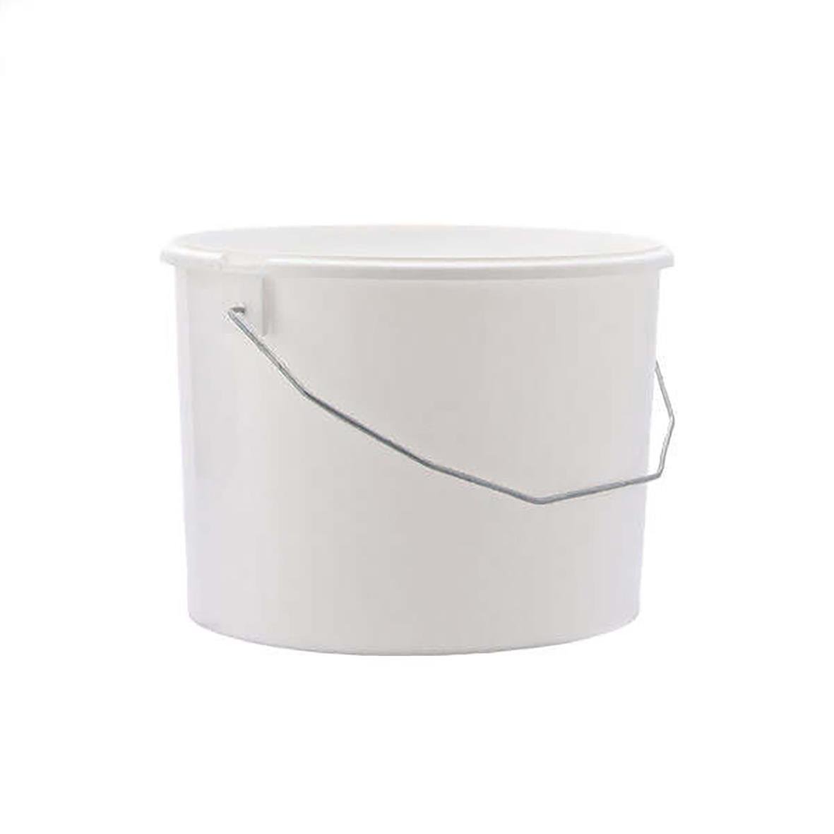 Vit hink med 4,8 liter kapacitet och metallhandtag