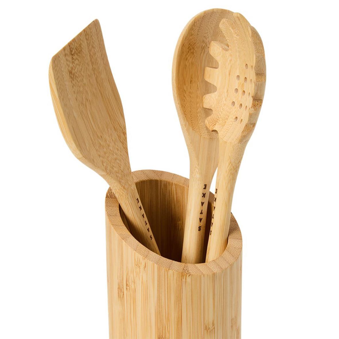 Bambulåda med tre köksredskap inklusive en sked, en spade och en tång