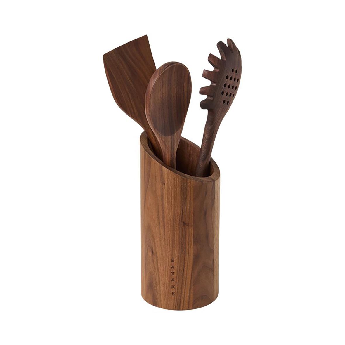Satake redskapsställ i valnöt med tre träredskap, inklusive en sked, en spade och en grillgaffel