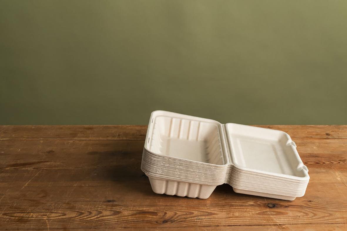 Vit pappersform Duni Mealbox i bagasse med lock, 239x156x63mm, 850ml, staplad