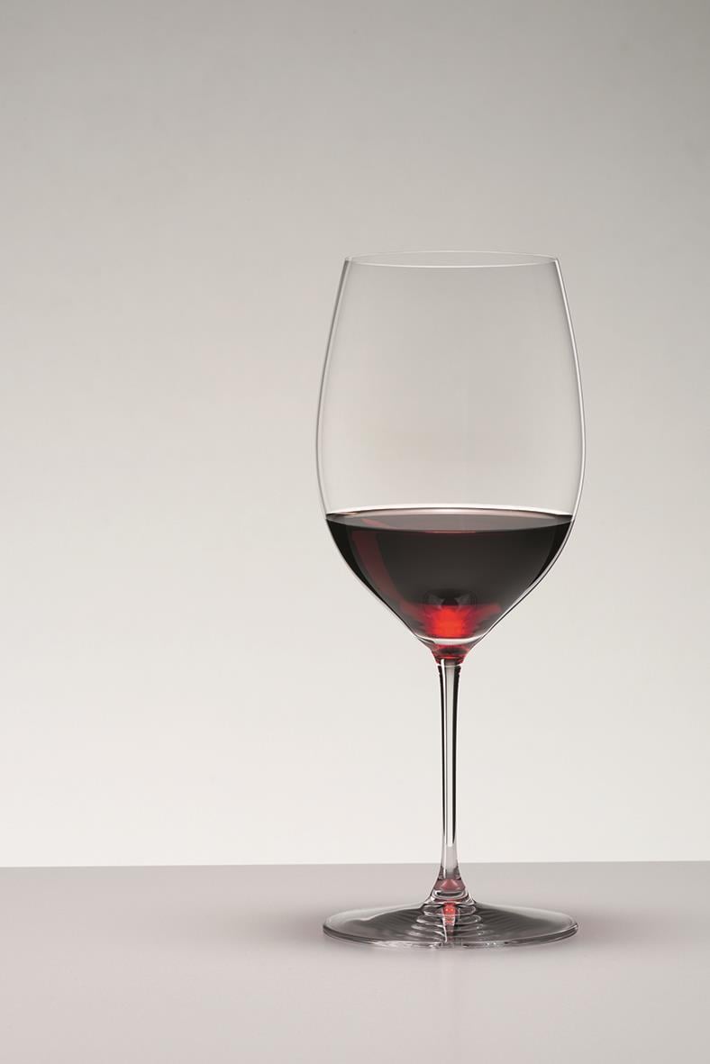 Vinglas Riedel Veritas Cabernet/Merlot med 63cl volym och Ø95x235mm storlek, fyllt med rödvin