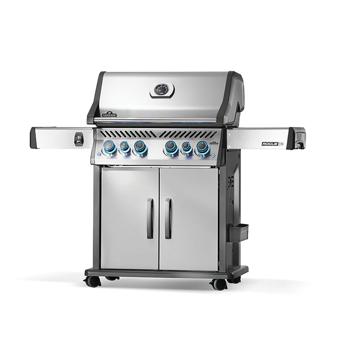 Gasolgrill Napoleon Rogue PRO-S 525 i rostfritt stål med fyra vred och sidobord