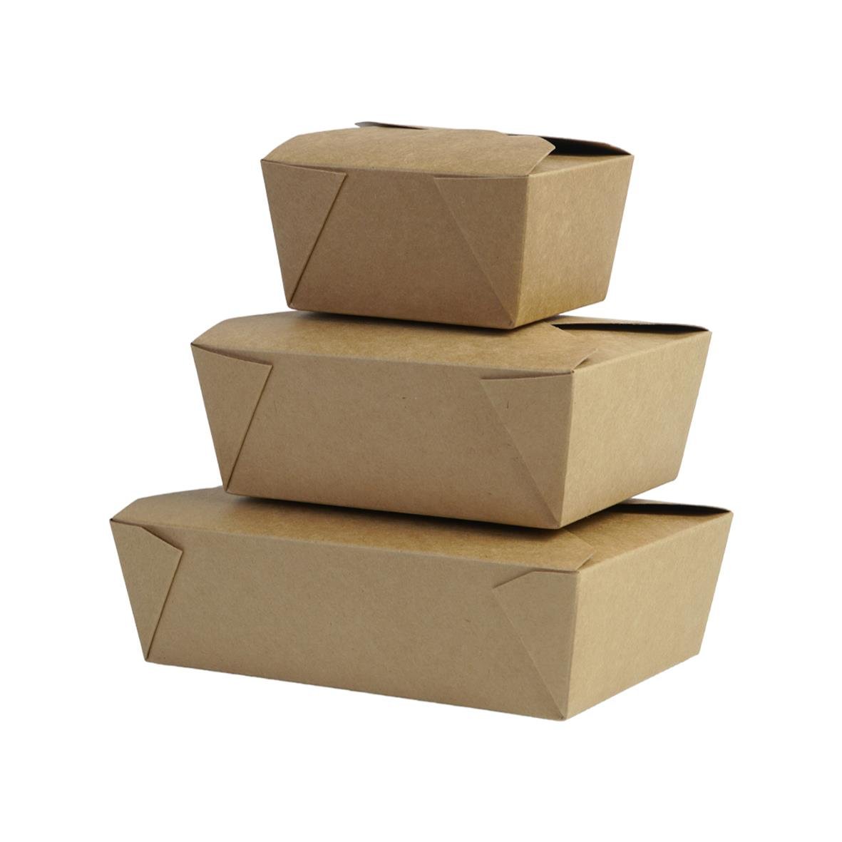 Tre bruna matlådor av kartong i olika storlekar staplade på varandra