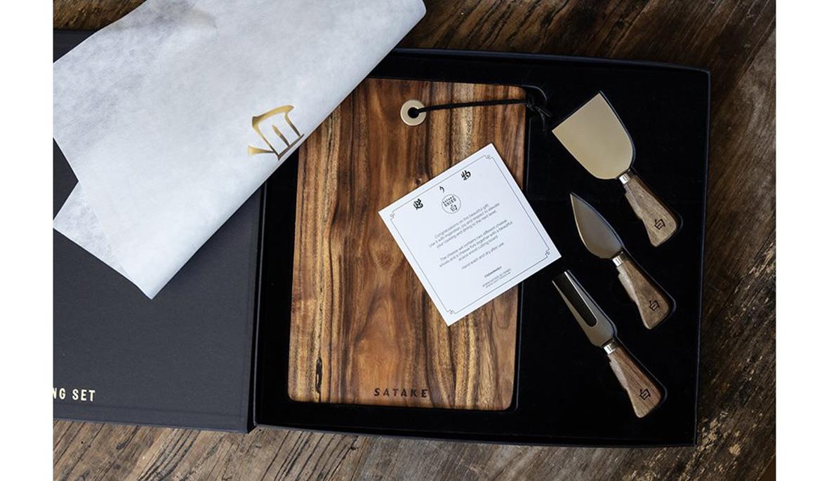 Ostset Satake Shiro set med bricka, kniv, spatel och gaffel i akaciaträ