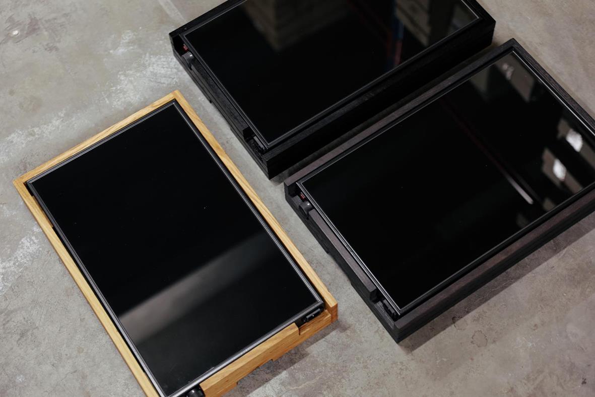 Värmeplatta med träram i ek, GN 1/1, mått 380x90x570mm, svart yta