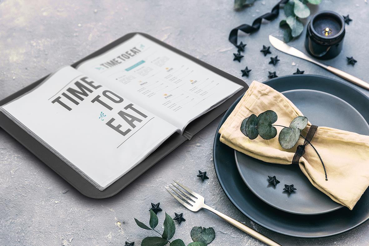 Svart menypärm Securit Essential i A5 storlek med öppen planering och duk på bordet