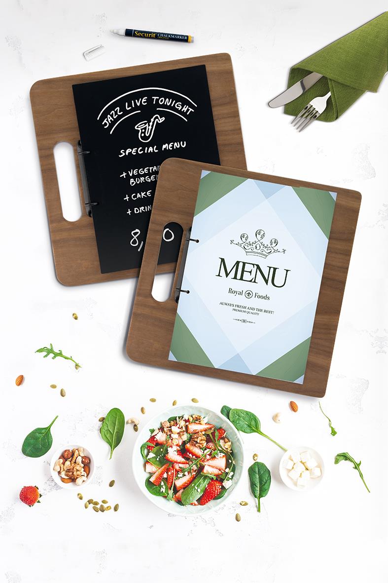 Menyhållare Securit Walnut Handtag A4 med menyer och sallad på bordet