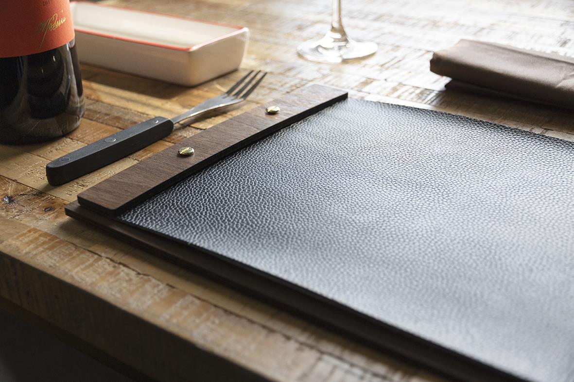 Menyhållare Securit i trä och läder för A4-dokument på bord