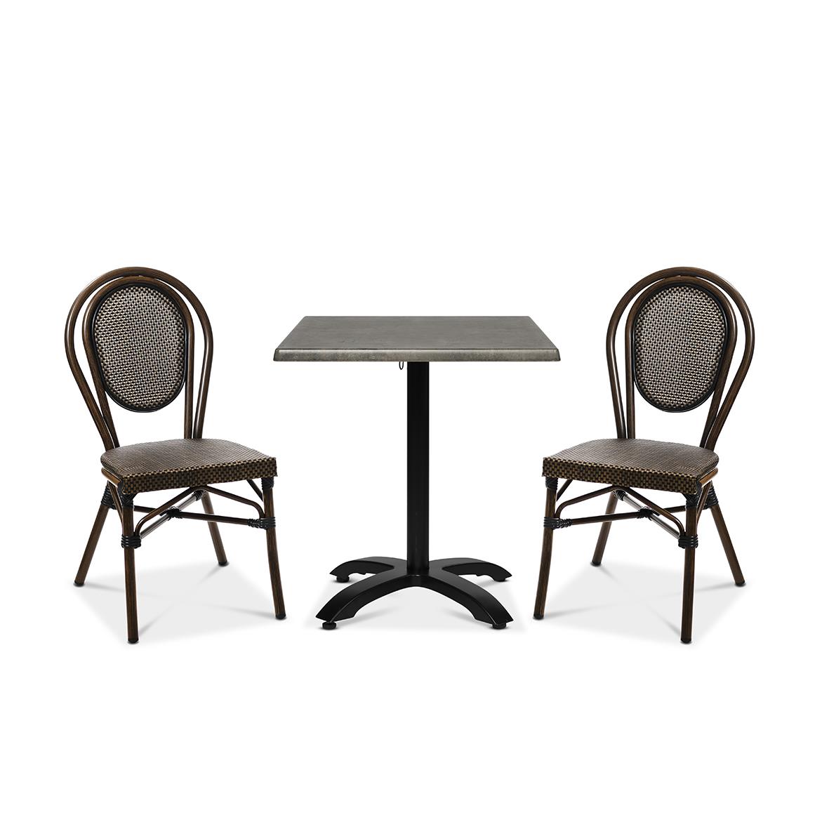 Utestol Rennes med svart/brun ram och textline, samt ett svart bord mellan två stolar