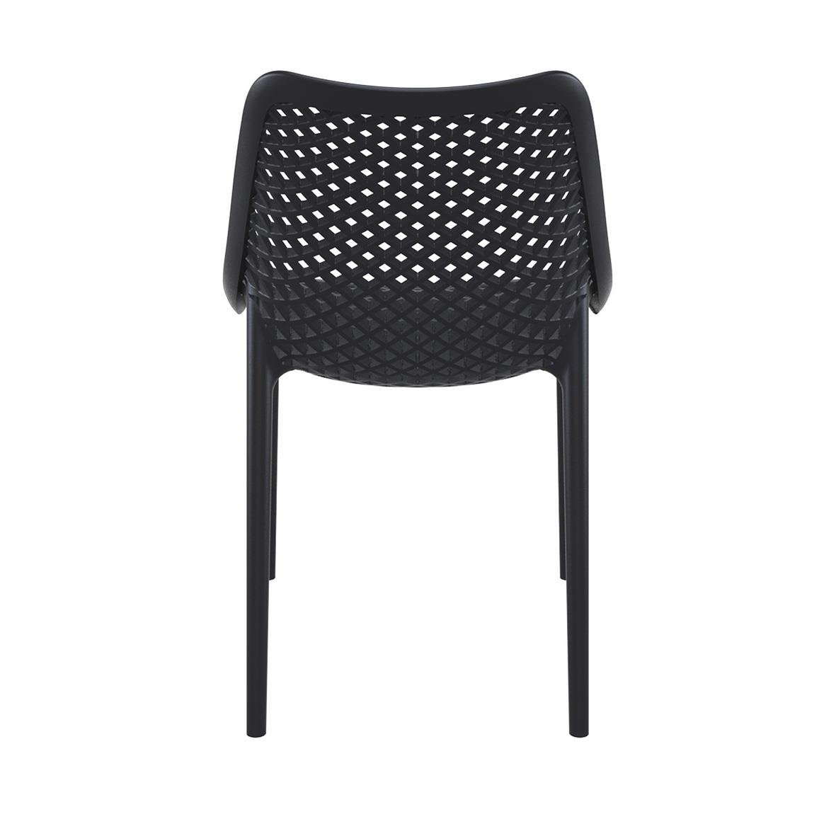 Svart stapelbar stol med luftigt perforerad sits och rygg, modern design