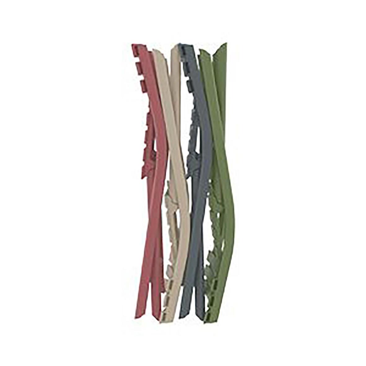 Fällbar svart stol i flera färger staplade