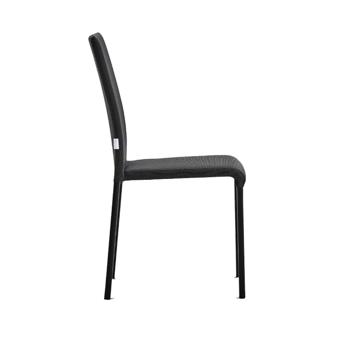 Stol Santiago staplingsbar mörkgrå med svart ram och stoppad sits