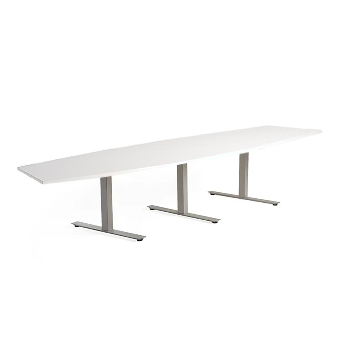 Konferensbord i vitlaminat med 4200x1200/800 storlek