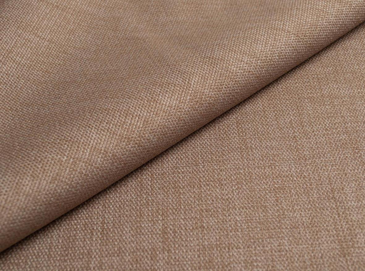Beige tyg med fin vävstruktur och diagonalt veck