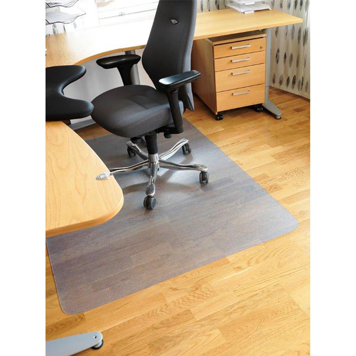 Golvskydd utan pigg matta på hårt golv under kontorsstol och skrivbord