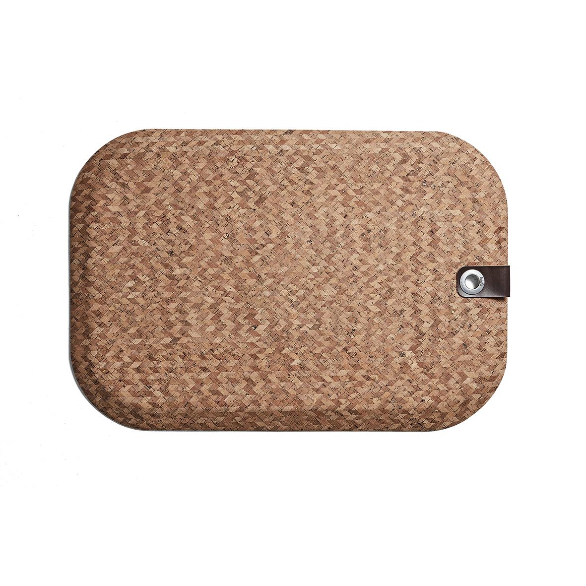 Arbetsplatsmatta i kork med rundade hörn och knapp för att fästa, storlek 77x53 cm