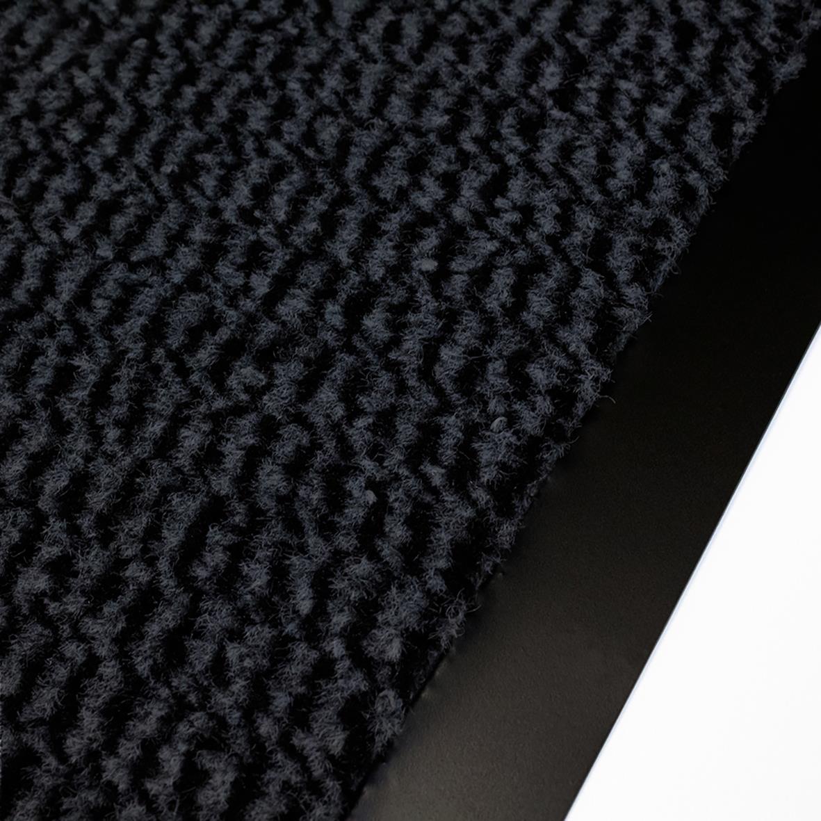 Närbild av svart och grå mönstrad textil med texturerad yta