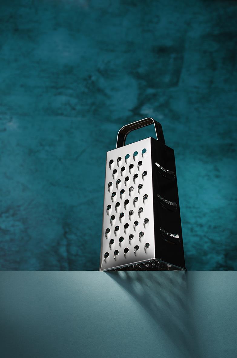 Rivjärn Hendi 4-sidigt stående på bord mot blå bakgrund