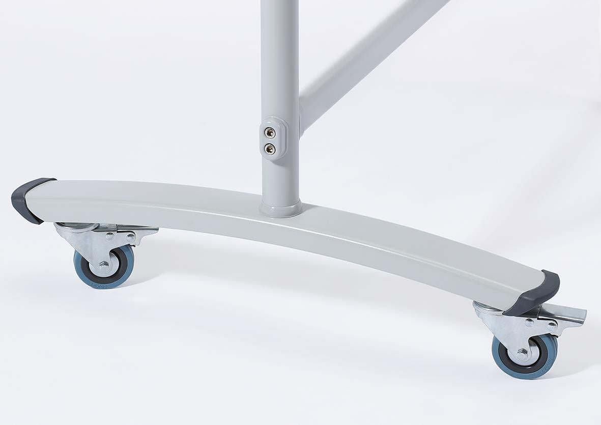 Vändbar whiteboardtavla på hjul med måtten 1500x1000mm