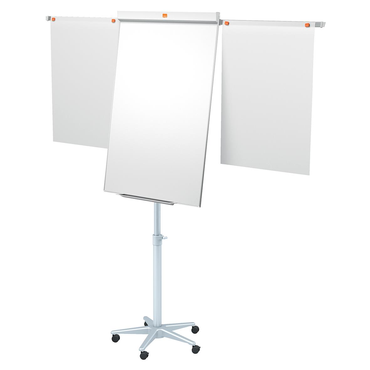 Blädderblocksställ Nobo Classic med tre blädderblockshållare på hjulstativ