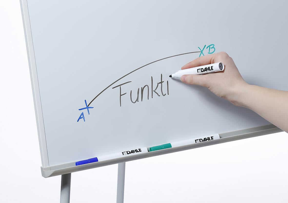 Hand som skriver på en whiteboard med blädderblocksställ Dahle Personal Magnetisk
