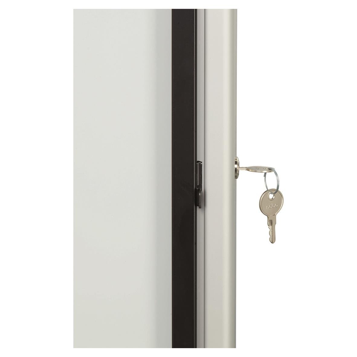 Utomhus displayskåp Nobo för 4xA4 papper, 494x668mm med lås och nyckel