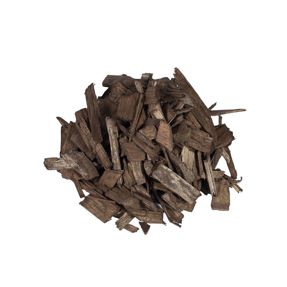 Nötbrun flis 40 liter av brunt träflis i en hög