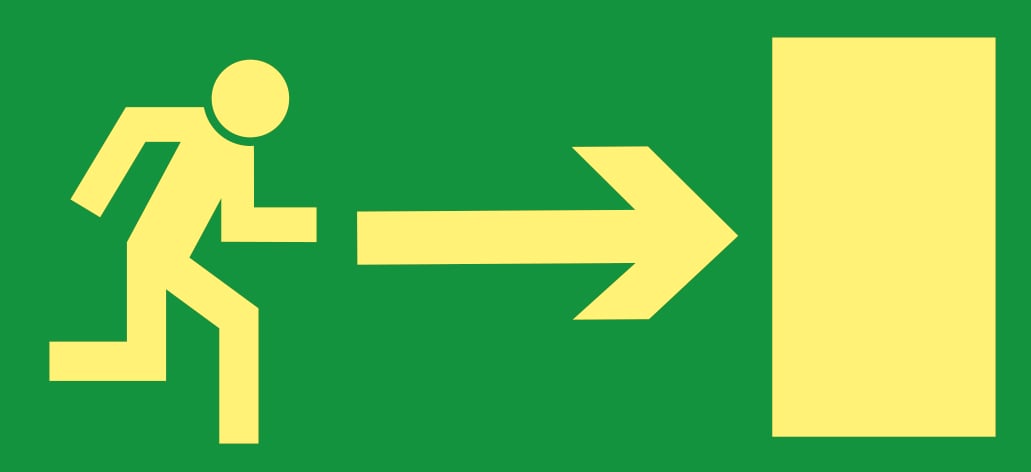 Skylt med nöduppgångspil höger 300x150mm, visar en löpare som springer mot en pil till höger och en nödutgång