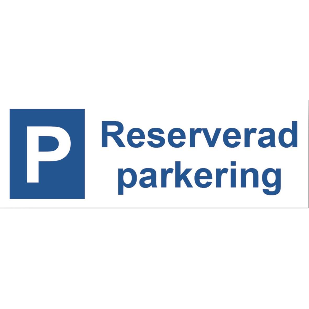 Skylt för reserverad parkering med blå bakgrund och vit text och symbol
