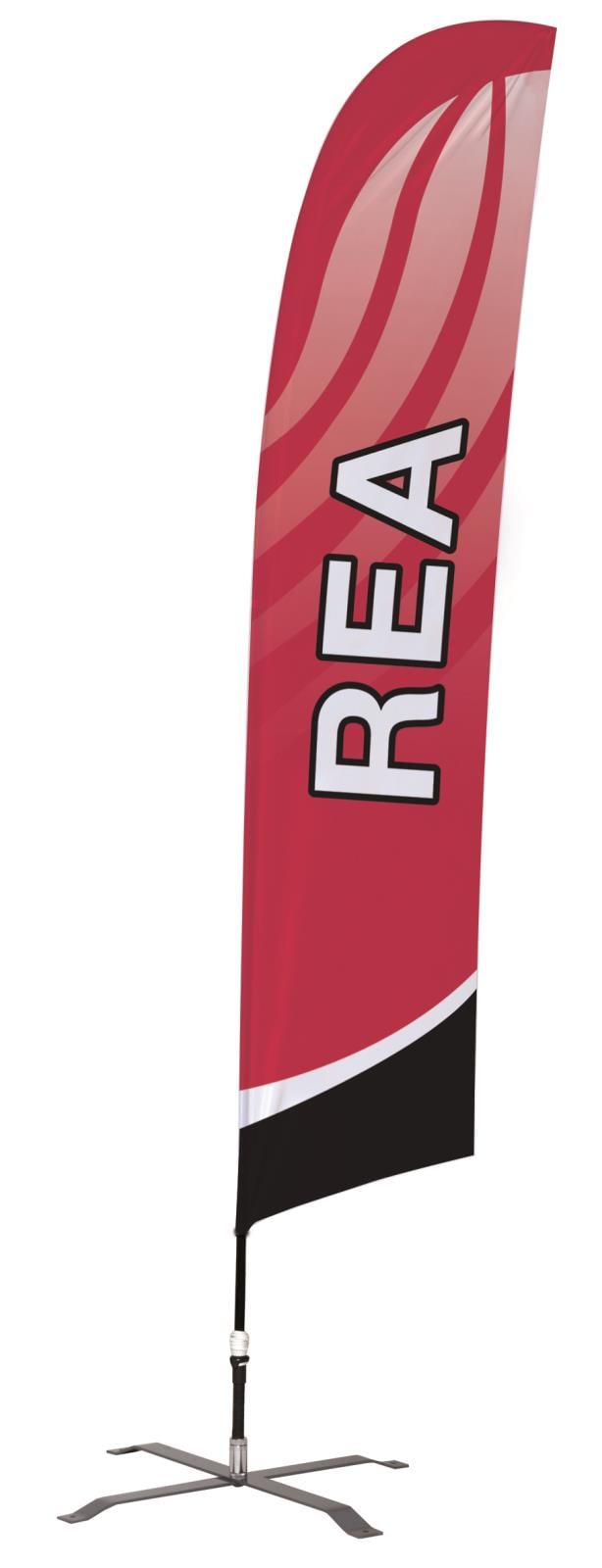 Röd beachflagga REA 50x230cm med svart och vit detalj, stående på fotställning